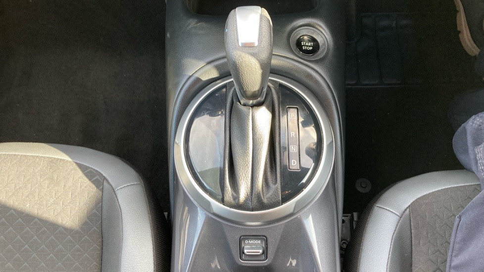 Nissan Juke 1.6 Hybrid N-Connecta 5dr Auto Hybrid Hatchback - Image 28