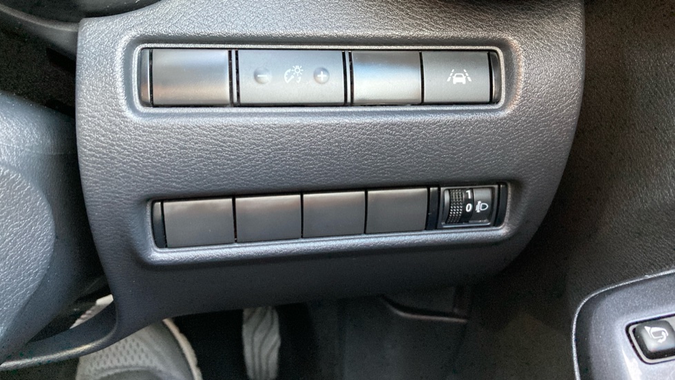 Nissan Juke 1.6 Hybrid N-Connecta 5dr Auto Hybrid Hatchback - Image 33