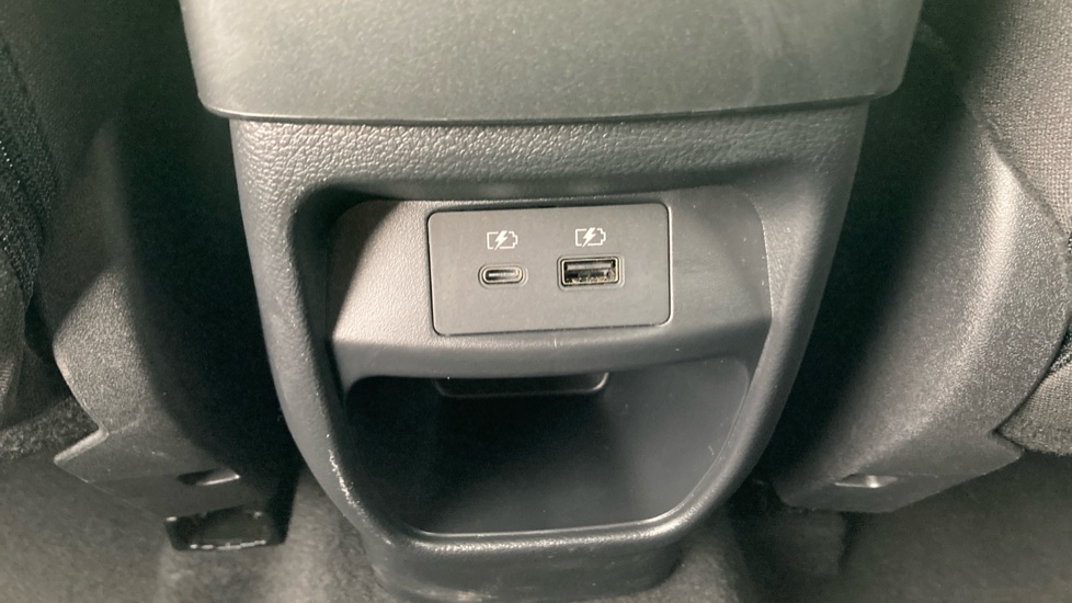 Nissan Juke 1.0 DiG-T N-Connecta 5dr Petrol Hatchback - Image 21