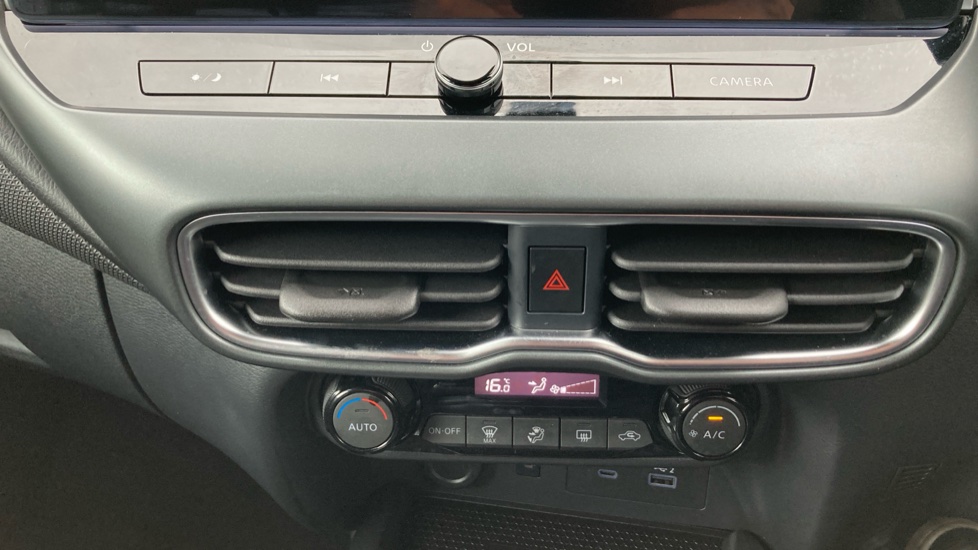Nissan Juke 1.0 DiG-T N-Connecta 5dr Petrol Hatchback - Image 24