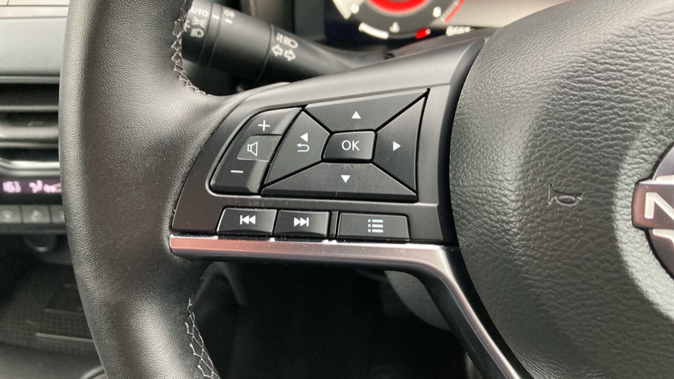 Nissan Juke 1.0 DiG-T N-Connecta 5dr Petrol Hatchback - Image 28