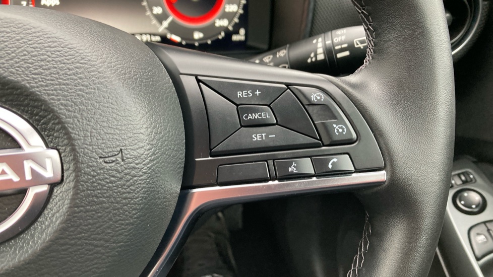 Nissan Juke 1.0 DiG-T N-Connecta 5dr Petrol Hatchback - Image 29