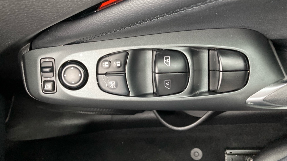 Nissan Juke 1.0 DiG-T N-Connecta 5dr Petrol Hatchback - Image 30