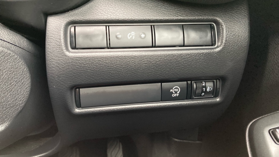 Nissan Juke 1.0 DiG-T N-Connecta 5dr Petrol Hatchback - Image 31