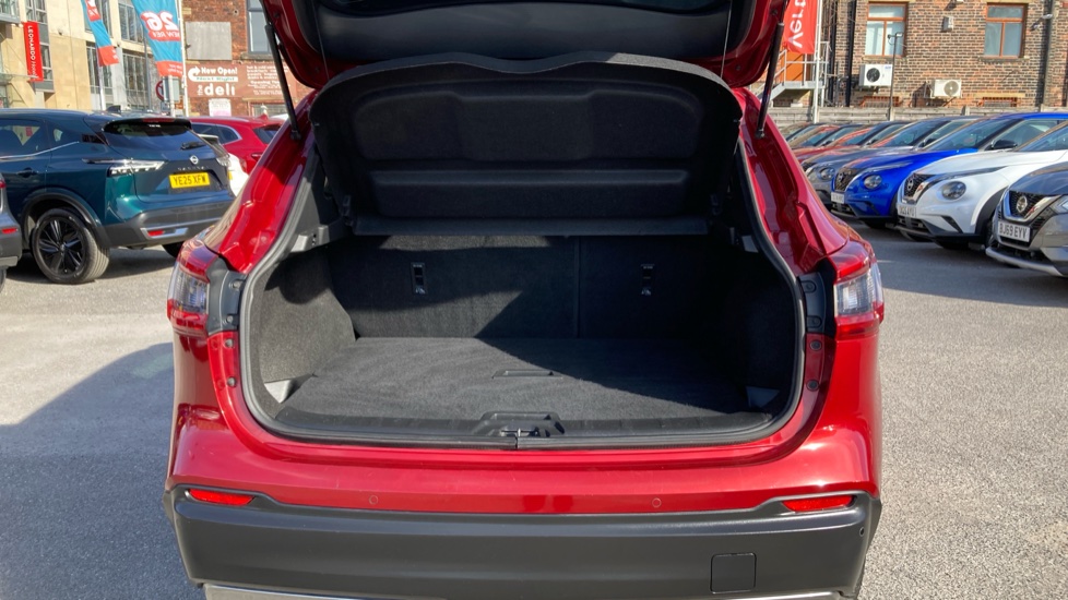 Nissan Qashqai 1.5 dCi 115 Tekna 5dr Diesel Hatchback - Image 4