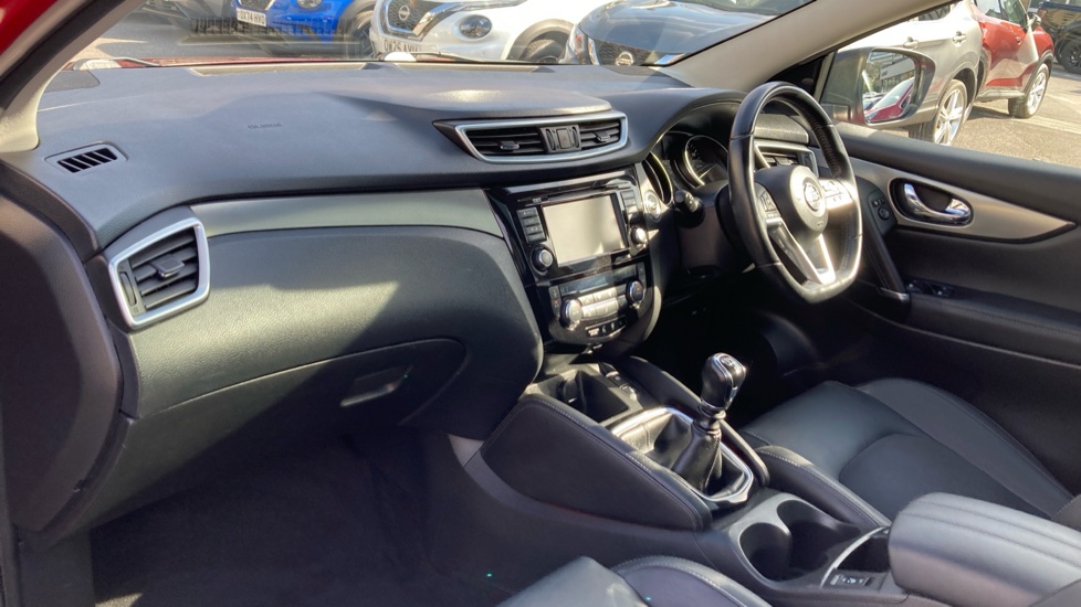 Nissan Qashqai 1.5 dCi 115 Tekna 5dr Diesel Hatchback - Image 9