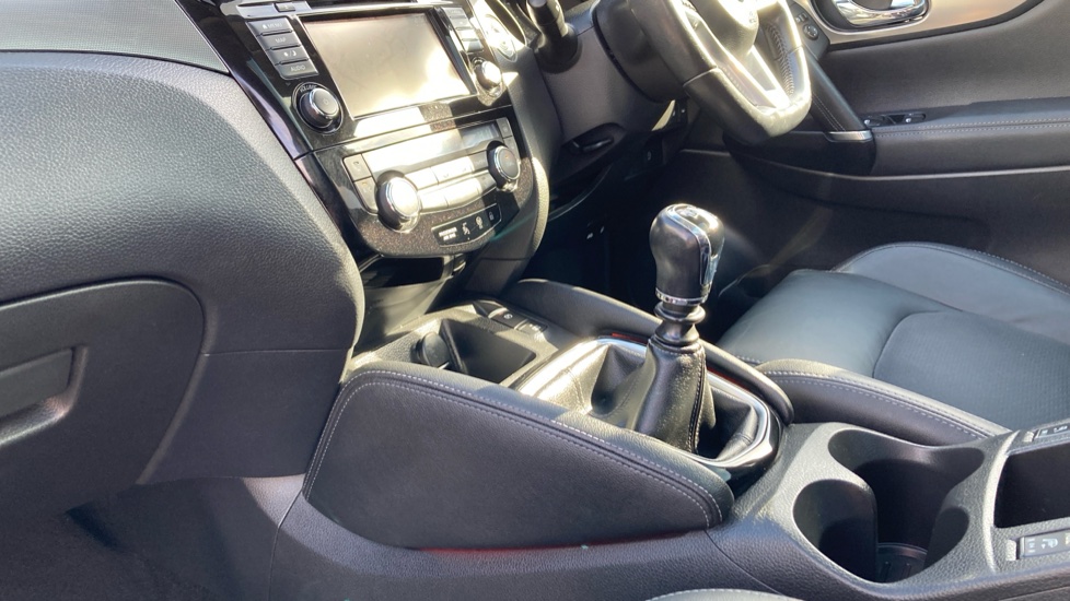 Nissan Qashqai 1.5 dCi 115 Tekna 5dr Diesel Hatchback - Image 13