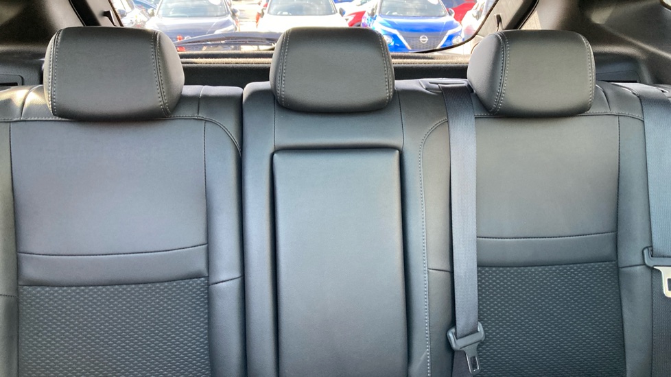 Nissan Qashqai 1.5 dCi 115 Tekna 5dr Diesel Hatchback - Image 15