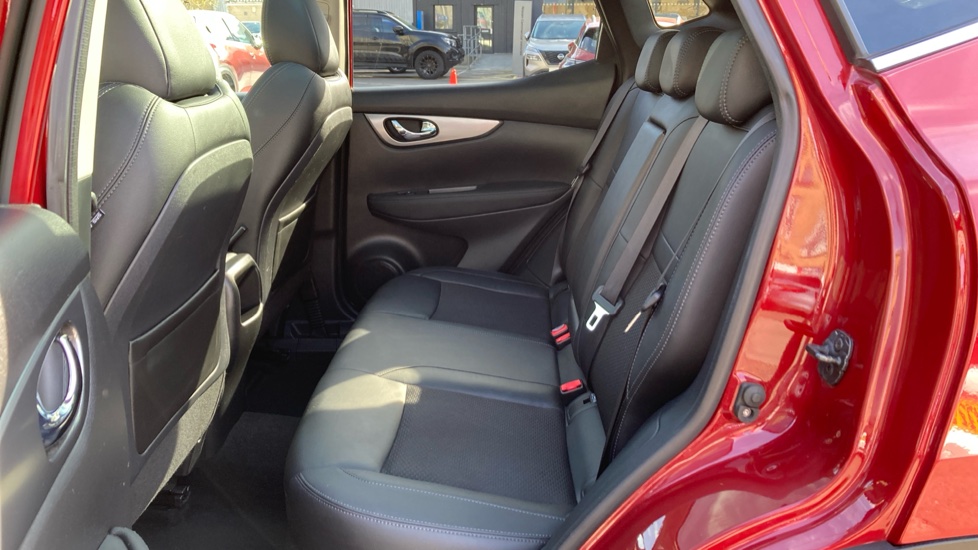 Nissan Qashqai 1.5 dCi 115 Tekna 5dr Diesel Hatchback - Image 16