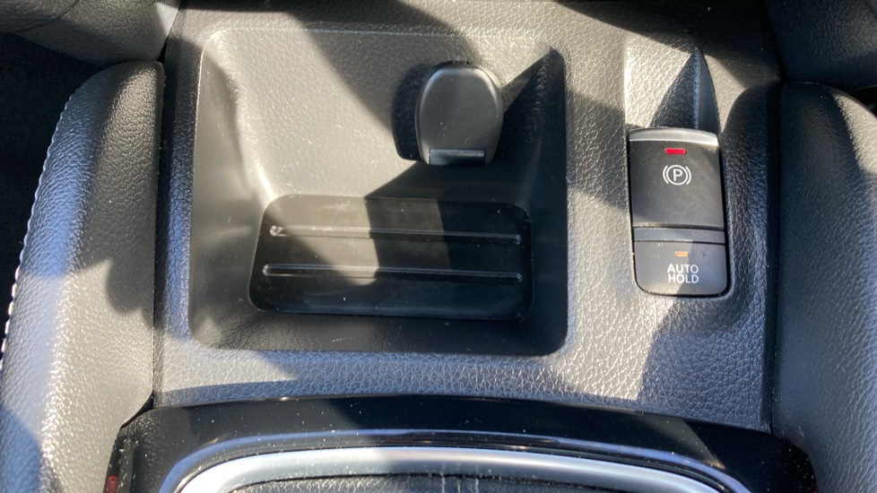 Nissan Qashqai 1.5 dCi 115 Tekna 5dr Diesel Hatchback - Image 25