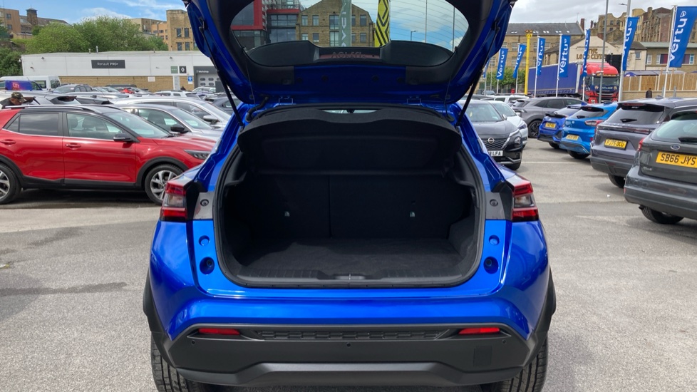 Nissan Juke 1.0 DiG-T Tekna 5dr Petrol Hatchback - Image 4