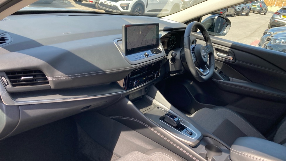 Nissan Qashqai 1.5 E-Power 205 N-Connecta [Glass Roof] 5dr Auto Hybrid Hatchback - Image 9