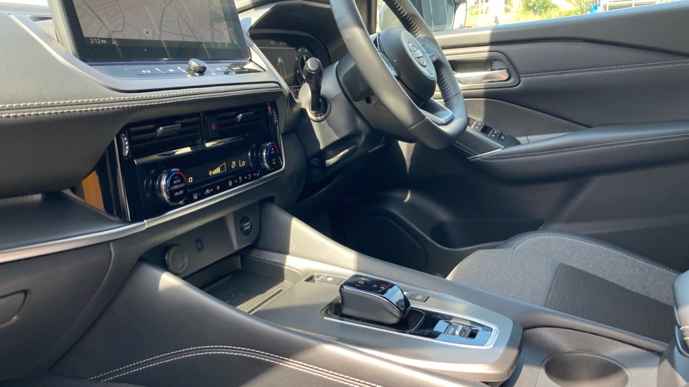 Nissan Qashqai 1.5 E-Power 205 N-Connecta [Glass Roof] 5dr Auto Hybrid Hatchback - Image 13