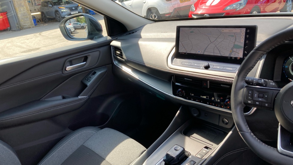 Nissan Qashqai 1.5 E-Power 205 N-Connecta [Glass Roof] 5dr Auto Hybrid Hatchback - Image 14