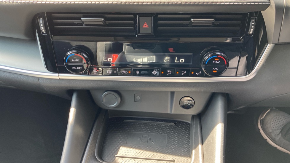Nissan Qashqai 1.5 E-Power 205 N-Connecta [Glass Roof] 5dr Auto Hybrid Hatchback - Image 25