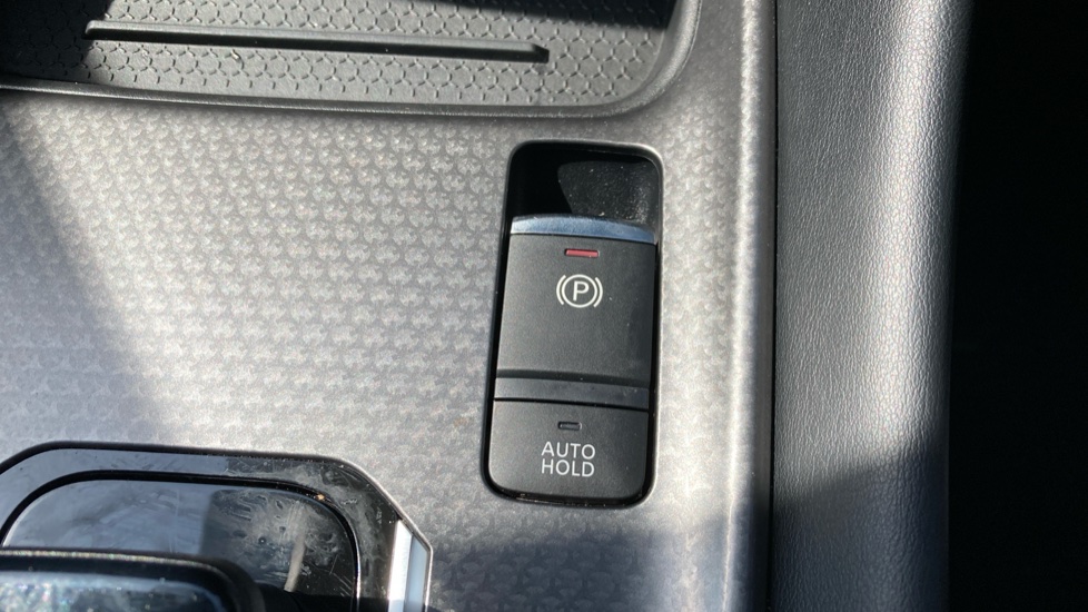 Nissan Qashqai 1.5 E-Power 205 N-Connecta [Glass Roof] 5dr Auto Hybrid Hatchback - Image 27
