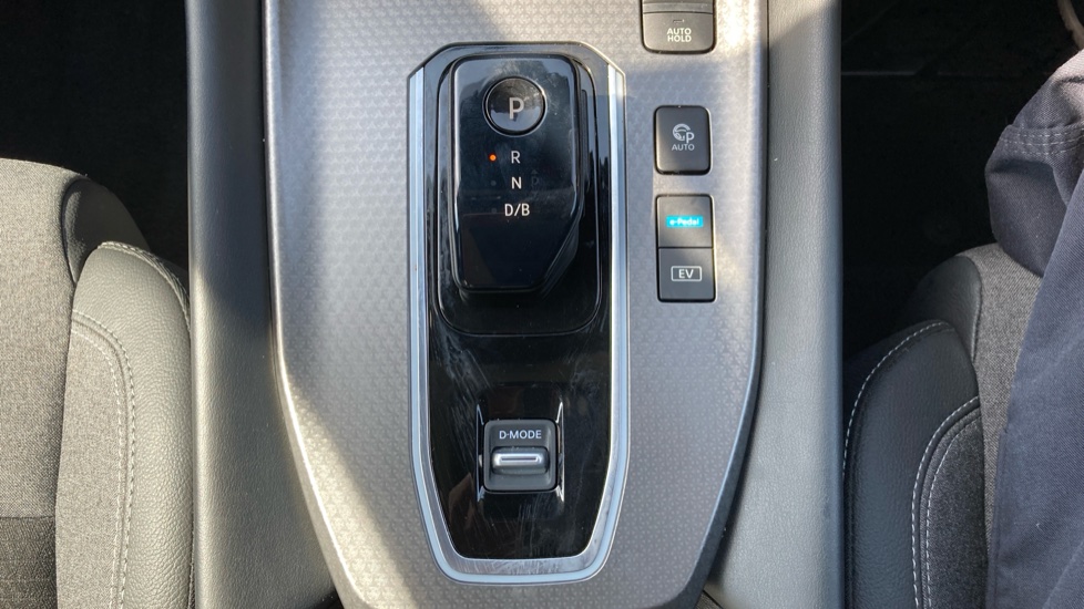Nissan Qashqai 1.5 E-Power 205 N-Connecta [Glass Roof] 5dr Auto Hybrid Hatchback - Image 28