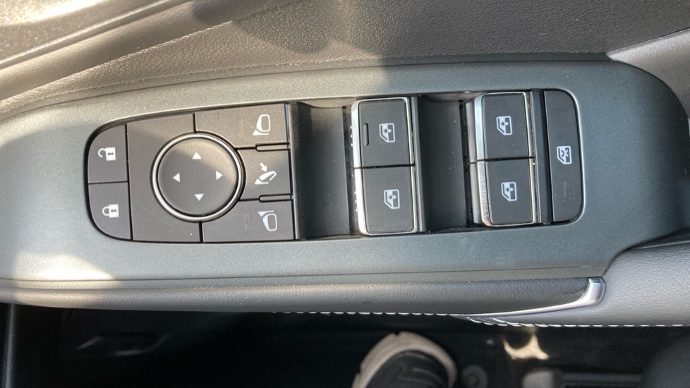 Nissan Qashqai 1.5 E-Power 205 N-Connecta [Glass Roof] 5dr Auto Hybrid Hatchback - Image 33