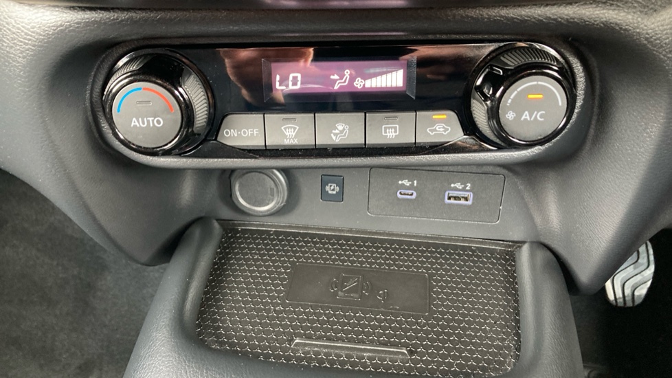 Nissan Juke 1.0 DiG-T N-Connecta 5dr Petrol Hatchback - Image 23