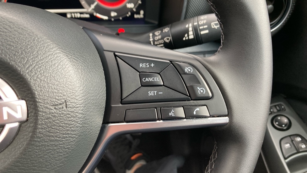 Nissan Juke 1.0 DiG-T N-Connecta 5dr Petrol Hatchback - Image 29