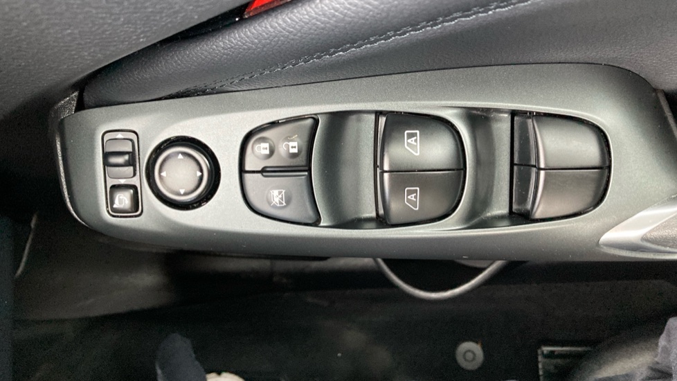Nissan Juke 1.0 DiG-T N-Connecta 5dr Petrol Hatchback - Image 30