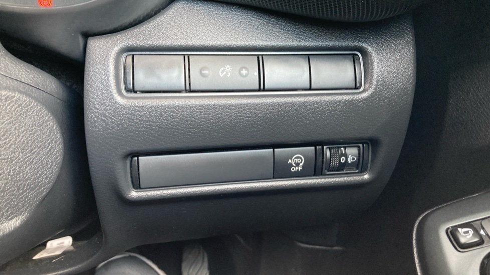 Nissan Juke 1.0 DiG-T N-Connecta 5dr Petrol Hatchback - Image 31
