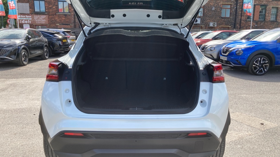 Nissan Juke 1.0 DiG-T N-Connecta 5dr Petrol Hatchback - Image 4