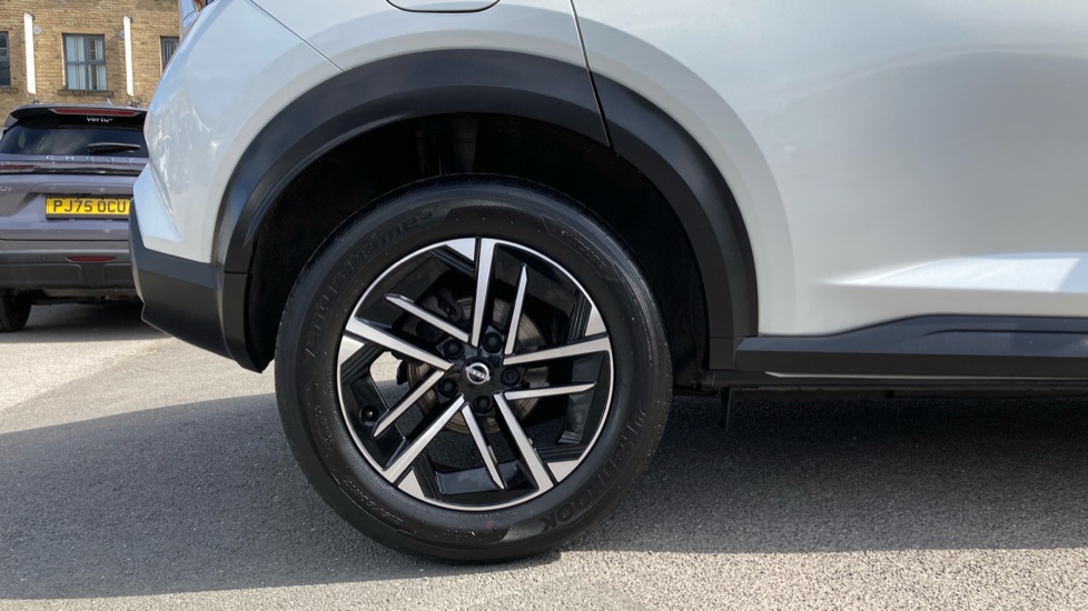 Nissan Juke 1.0 DiG-T N-Connecta 5dr Petrol Hatchback - Image 7