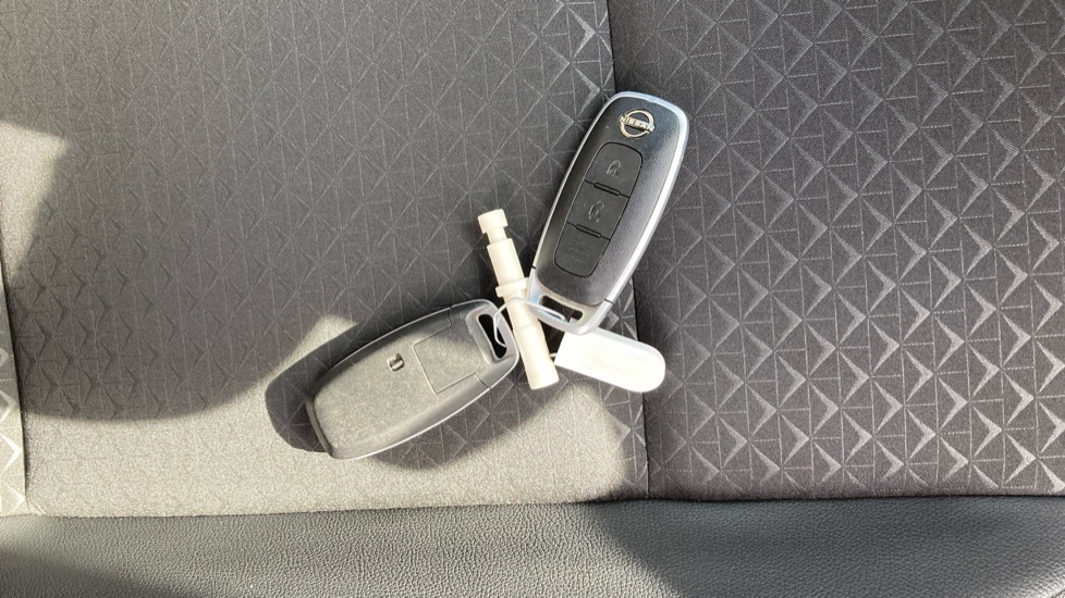 Nissan Juke 1.0 DiG-T N-Connecta 5dr Petrol Hatchback - Image 20