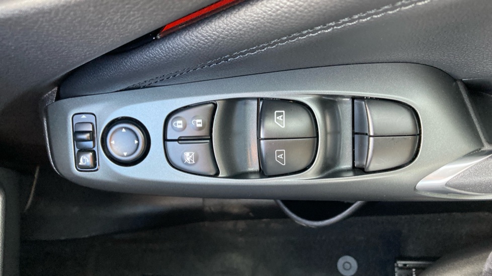 Nissan Juke 1.0 DiG-T N-Connecta 5dr Petrol Hatchback - Image 28