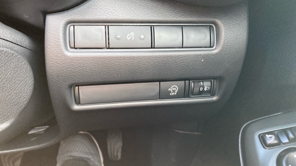 Nissan Juke 1.0 DiG-T N-Connecta 5dr Petrol Hatchback - Image 29