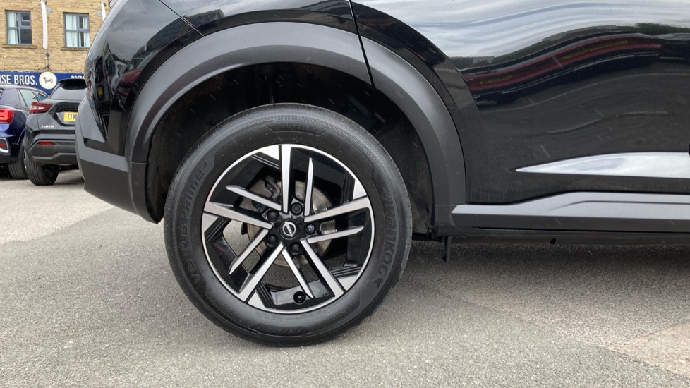 Nissan Juke 1.0 DiG-T N-Connecta 5dr Petrol Hatchback - Image 7