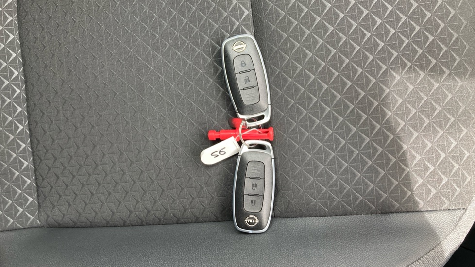 Nissan Juke 1.0 DiG-T N-Connecta 5dr Petrol Hatchback - Image 20