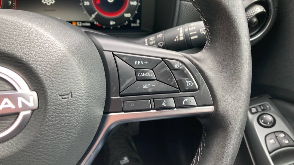 Nissan Juke 1.0 DiG-T N-Connecta 5dr Petrol Hatchback - Image 29