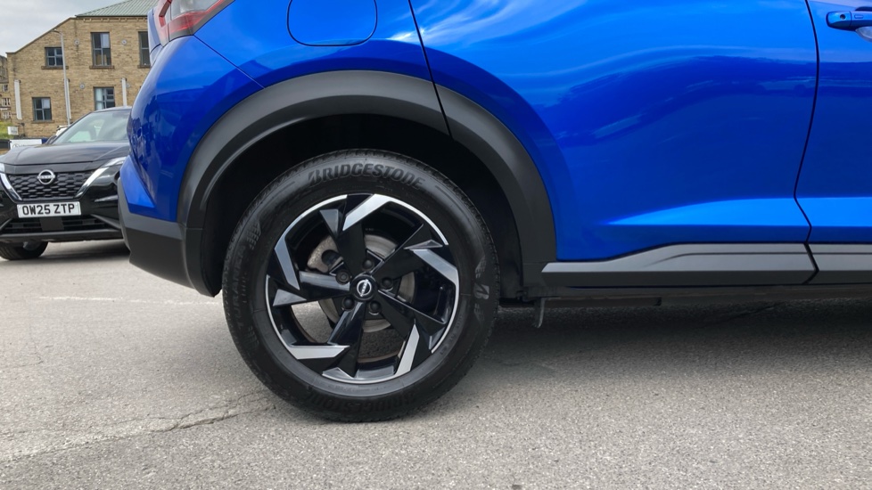 Nissan Juke 1.0 DiG-T 114 N-Connecta 5dr DCT Petrol Hatchback - Image 7