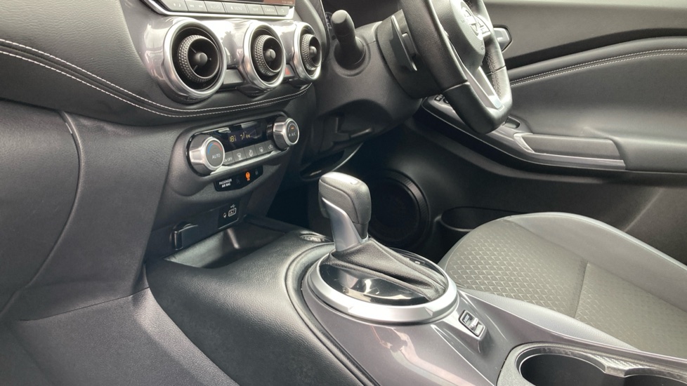 Nissan Juke 1.0 DiG-T 114 N-Connecta 5dr DCT Petrol Hatchback - Image 13