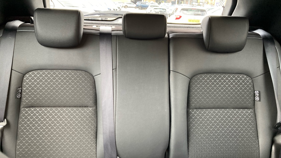 Nissan Juke 1.0 DiG-T 114 N-Connecta 5dr DCT Petrol Hatchback - Image 15