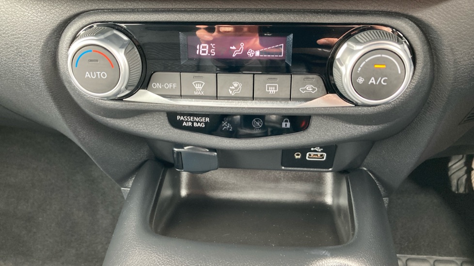 Nissan Juke 1.0 DiG-T 114 N-Connecta 5dr DCT Petrol Hatchback - Image 23