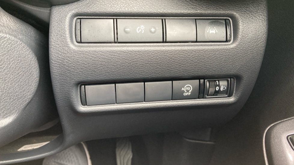 Nissan Juke 1.0 DiG-T 114 N-Connecta 5dr DCT Petrol Hatchback - Image 31