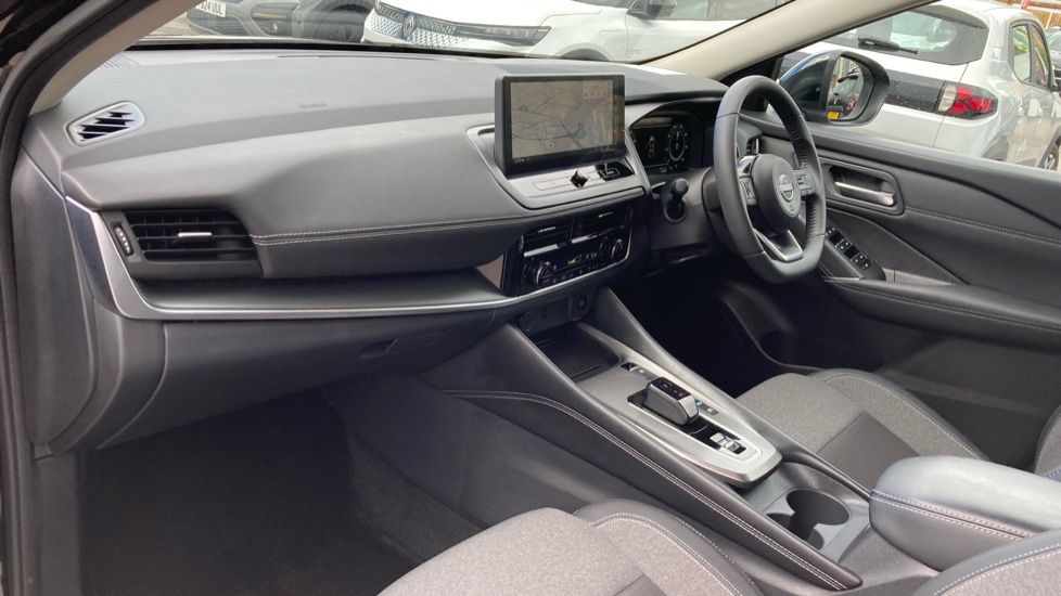 Nissan Qashqai 1.5 E-Power 205 N-Connecta [Glass Roof] 5dr Auto Hybrid Hatchback - Image 9