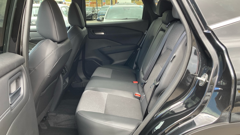 Nissan Qashqai 1.5 E-Power 205 N-Connecta [Glass Roof] 5dr Auto Hybrid Hatchback - Image 16