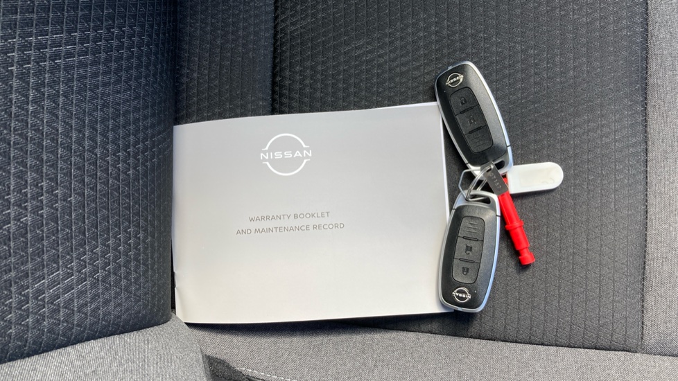 Nissan Qashqai 1.5 E-Power 205 N-Connecta [Glass Roof] 5dr Auto Hybrid Hatchback - Image 19