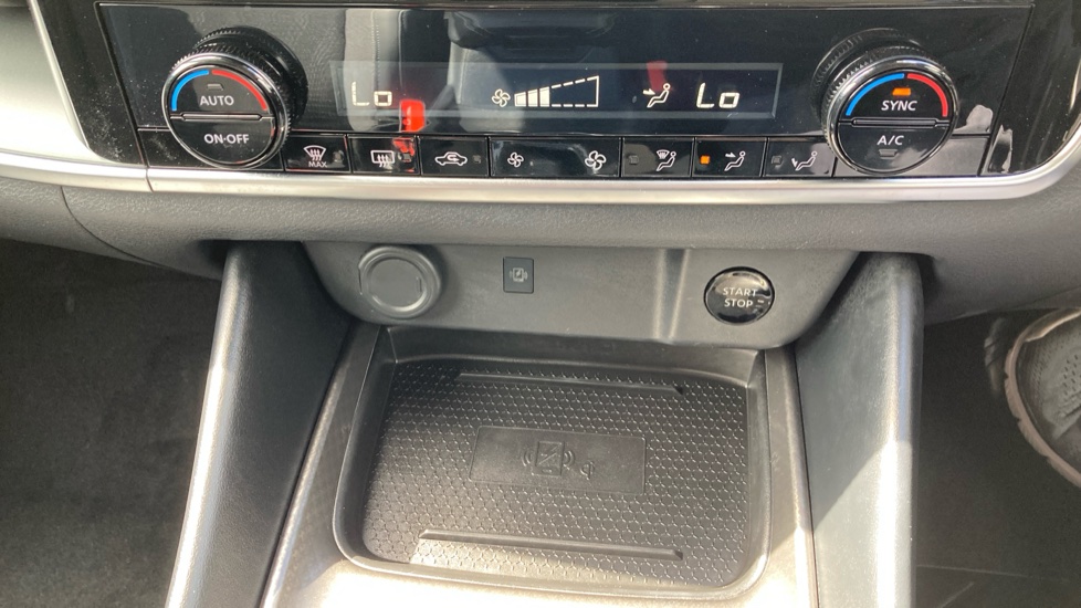 Nissan Qashqai 1.5 E-Power 205 N-Connecta [Glass Roof] 5dr Auto Hybrid Hatchback - Image 24