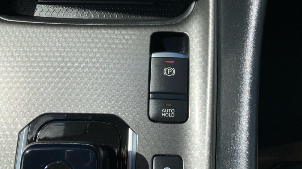 Nissan Qashqai 1.5 E-Power 205 N-Connecta [Glass Roof] 5dr Auto Hybrid Hatchback - Image 26