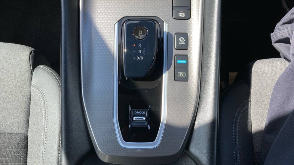 Nissan Qashqai 1.5 E-Power 205 N-Connecta [Glass Roof] 5dr Auto Hybrid Hatchback - Image 27