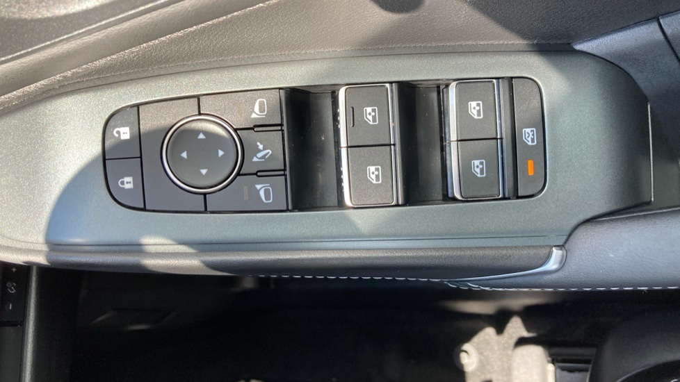 Nissan Qashqai 1.5 E-Power 205 N-Connecta [Glass Roof] 5dr Auto Hybrid Hatchback - Image 32