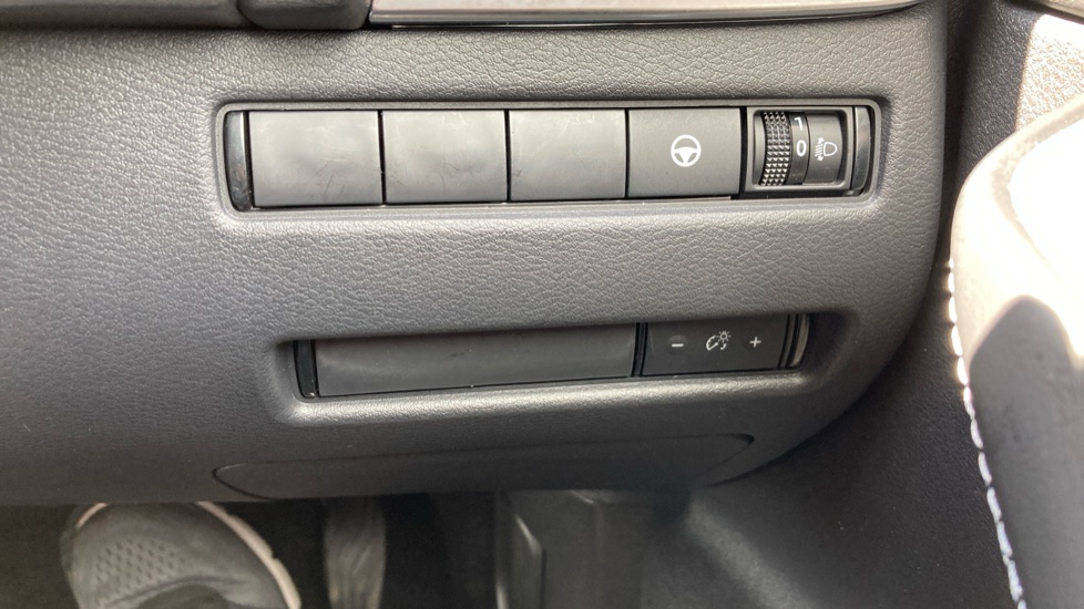 Nissan Qashqai 1.5 E-Power 205 N-Connecta [Glass Roof] 5dr Auto Hybrid Hatchback - Image 33