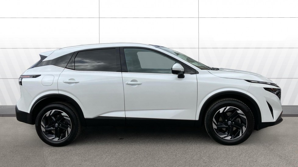 Nissan Qashqai 1.3 DiG-T MH 158 N-Connecta [Glass Rf] 5dr Xtronic Petrol Hatchback - Image 5
