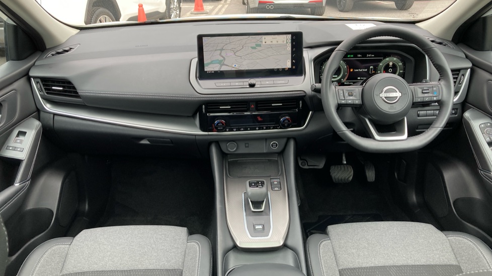 Nissan Qashqai 1.3 DiG-T MH 158 N-Connecta [Glass Rf] 5dr Xtronic Petrol Hatchback - Image 10