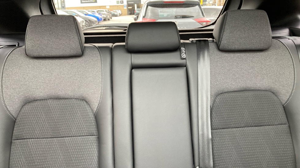 Nissan Qashqai 1.3 DiG-T MH 158 N-Connecta [Glass Rf] 5dr Xtronic Petrol Hatchback - Image 15